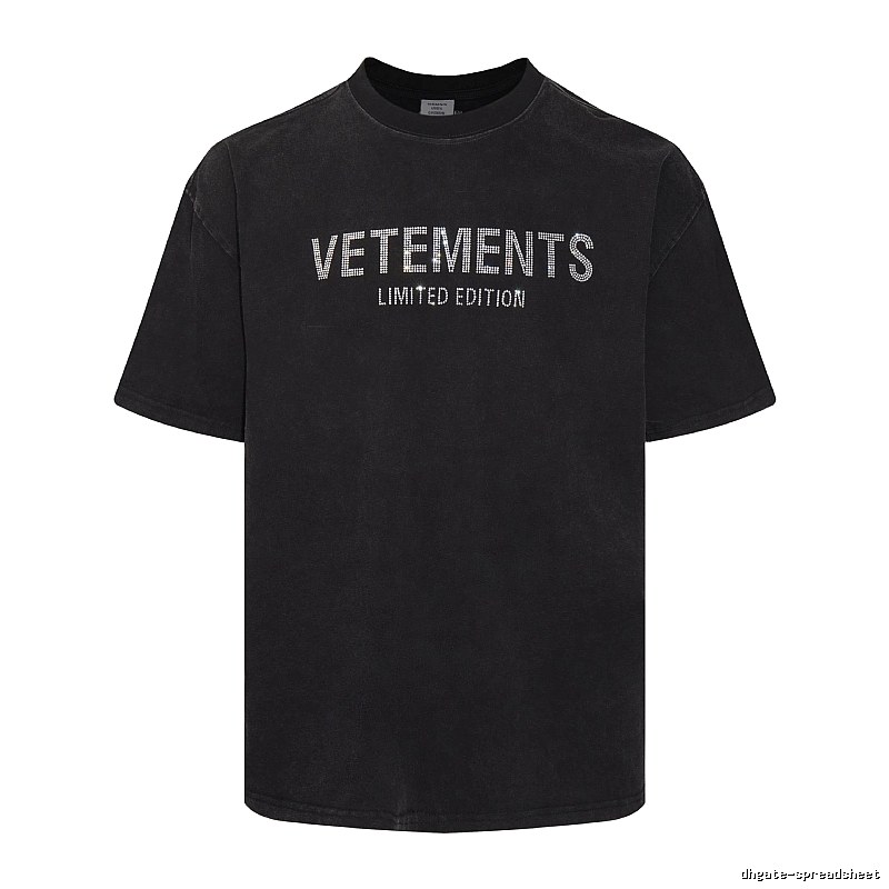 Logo Detail Statement graphic T-shirt Black Colorful Lucky with Relaxed Feel