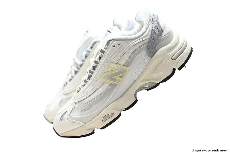 New Balance retro-style white shoes